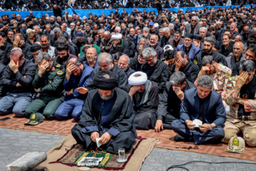 نماز ظهر عاشورا در شهیدگاه اردبیل برگزار شد