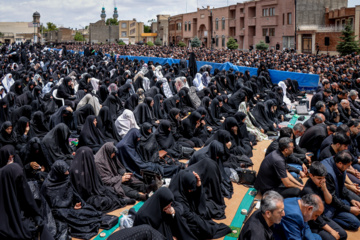 نماز ظهر عاشورا در شهیدگاه اردبیل برگزار شد
