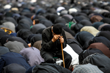 نماز ظهر عاشورا در شهیدگاه اردبیل برگزار شد