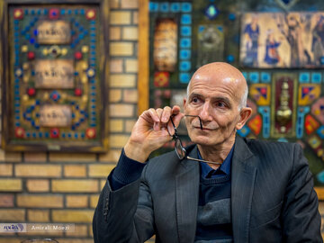 نگرانم، همبستگی مردم را مصادره نکنید/ حالا نوبت حاکمیت است که حق مردم را ادا کند/ جامعه باید احساس کند حاکمیت با لباس و سبک زندگیاش برخورد نمیکند