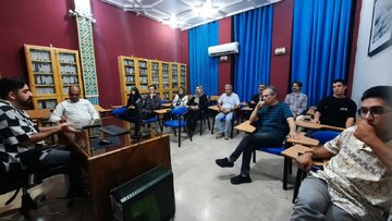 هفدهمین نشست عکاسی کانون عکس دفتر سمنان با نگاهی عمیق به فلسفه و روایت در عکاسی برگزار شد