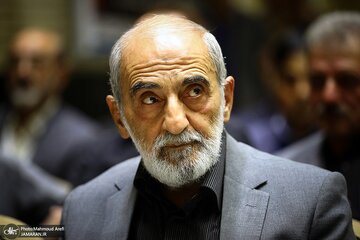 واکنش تند شریعتمداری به احتمال مذاکره مجدد با آمریکا؛ خیانت نباشد، حماقت است / خائن و احمق، دو روی یک سکهاند!