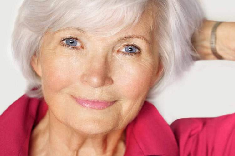 پوست در ۴۰، ۵۰ و ۶۰ سالگی چه تغییراتی می‌کند؟