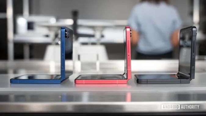 چرا قیمت گلکسی Z Flip 7 با واقعیت سخت‌افزاری‌اش همخوانی ندارد؟