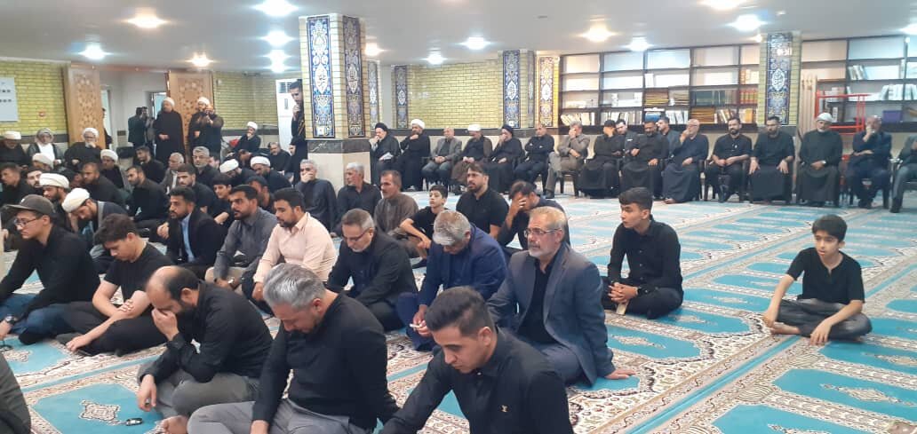 گزارش تصویری | حضور سرپرست معاونت سیاسی اجتماعی استانداری خوزستان در آیین عزاداری تاسوعای حسینی در اهواز