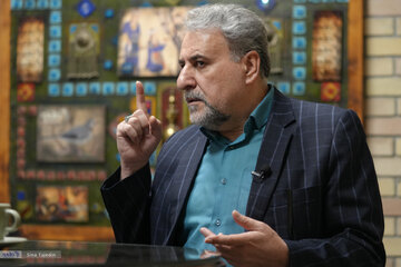 انتقاد تند فلاحت پیشه از شعارهای خروج از NPT، بستن تنگه هرمز و ساخت بمب اتم/ ملت تاوان یاوه گوییهایی را میدهد که هنوز در رسانه ملی تکرار میکنید!