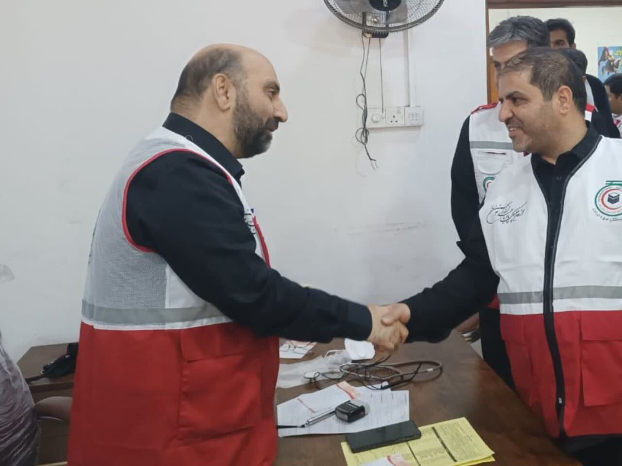 بازدید معاون استاندار یزد از محل استقرار تیم امدادی جمعیت هلال‌احمر یزد در مسیر نجف به کربلا