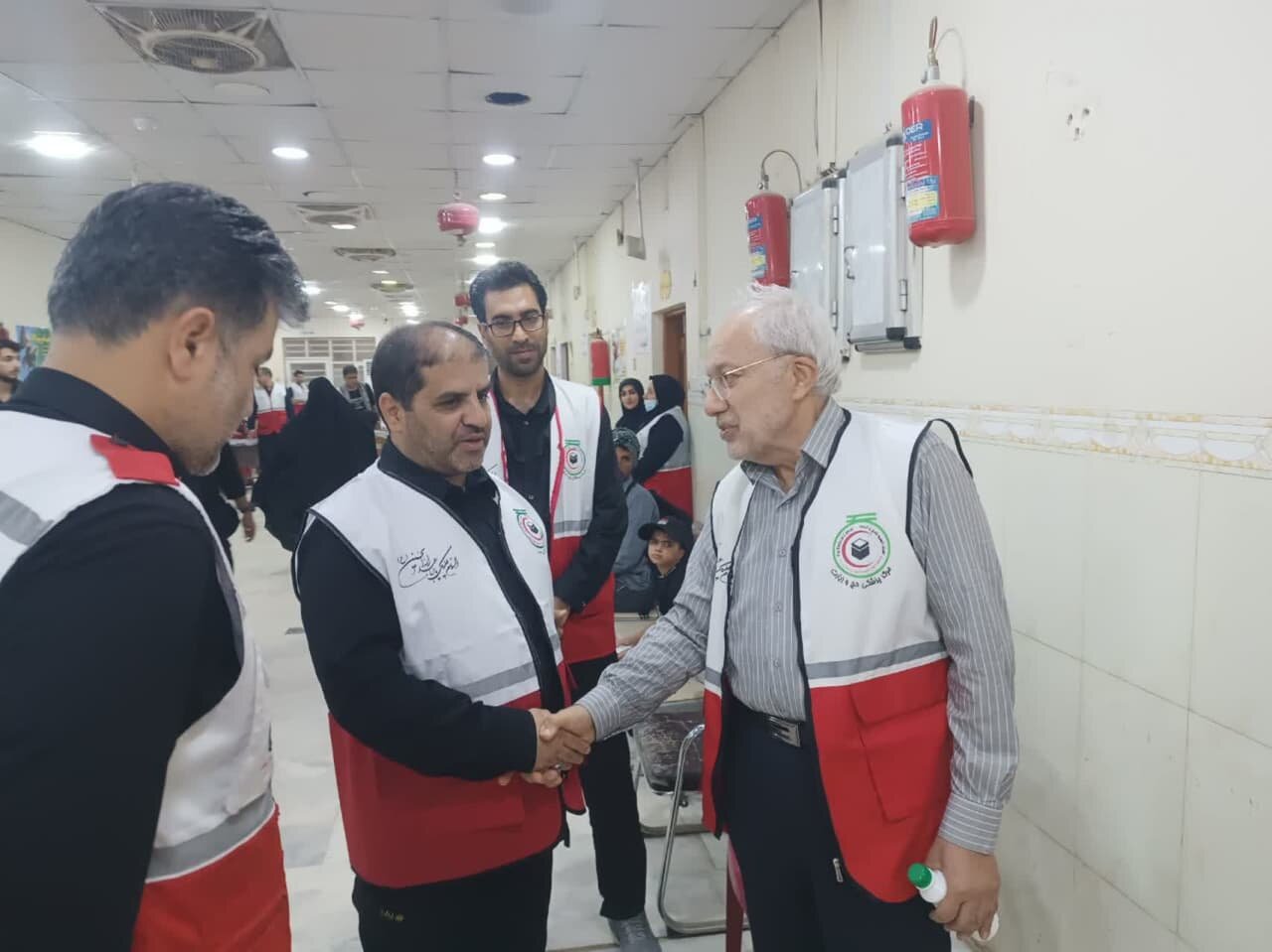 بازدید معاون استاندار یزد از محل استقرار تیم امدادی جمعیت هلال‌احمر یزد در مسیر نجف به کربلا