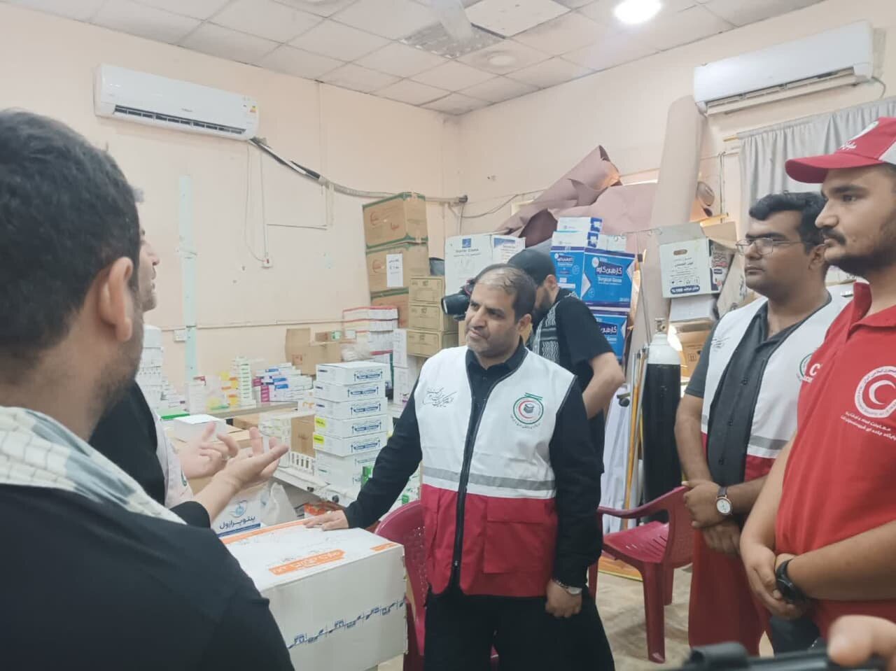 بازدید معاون استاندار یزد از محل استقرار تیم امدادی جمعیت هلال‌احمر یزد در مسیر نجف به کربلا