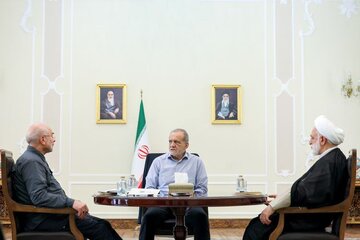 برگزاری جلسه سران قوا به میزبانی دولت/ تیپ خاص پزشکیان در جلسه + تصویر