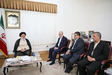 تأکید نماینده ولی‌فقیه و استاندار چهارمحال و بختیاری بر تسریع توسعه پایدار استان در دیدار با معاون رئیس‌جمهور