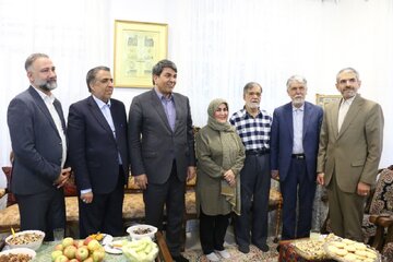 تجلیل وزیر فرهنگ و ارشاد اسلامی از ۲ پیشکسوت هنری و قرآنی در کرمان