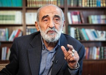 حسین شریعتمداری از تاکید پزشکیان بر صداقت و انسانیت خوشش نیامد/ موشک و پهپاد هم لازم است!