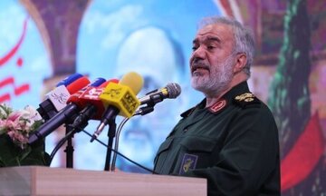 سردار فدوی: برخی افراد روز بعد از صحبتهای حضرت آقا، اظهارات اختلافی مطرح کردند که باید توبه کنند/ هیچکس نباید در زمان جنگ سخن از اختلاف بگوید