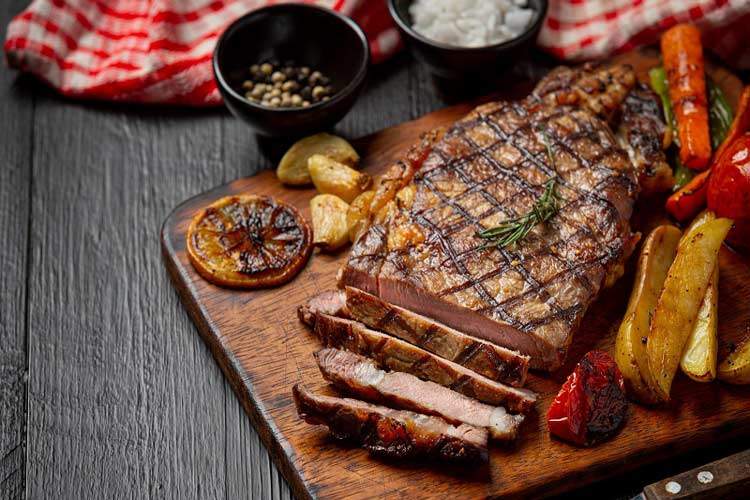 شکستن یک باور رایج: آیا گوشت واقعاً باعث سرطان می‌شود؟