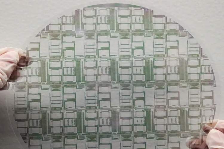 نمایشگر لیزری ۲ میلی‌متری متا؛ گامی به‌سوی عینک‌های سبک واقعیت افزوده