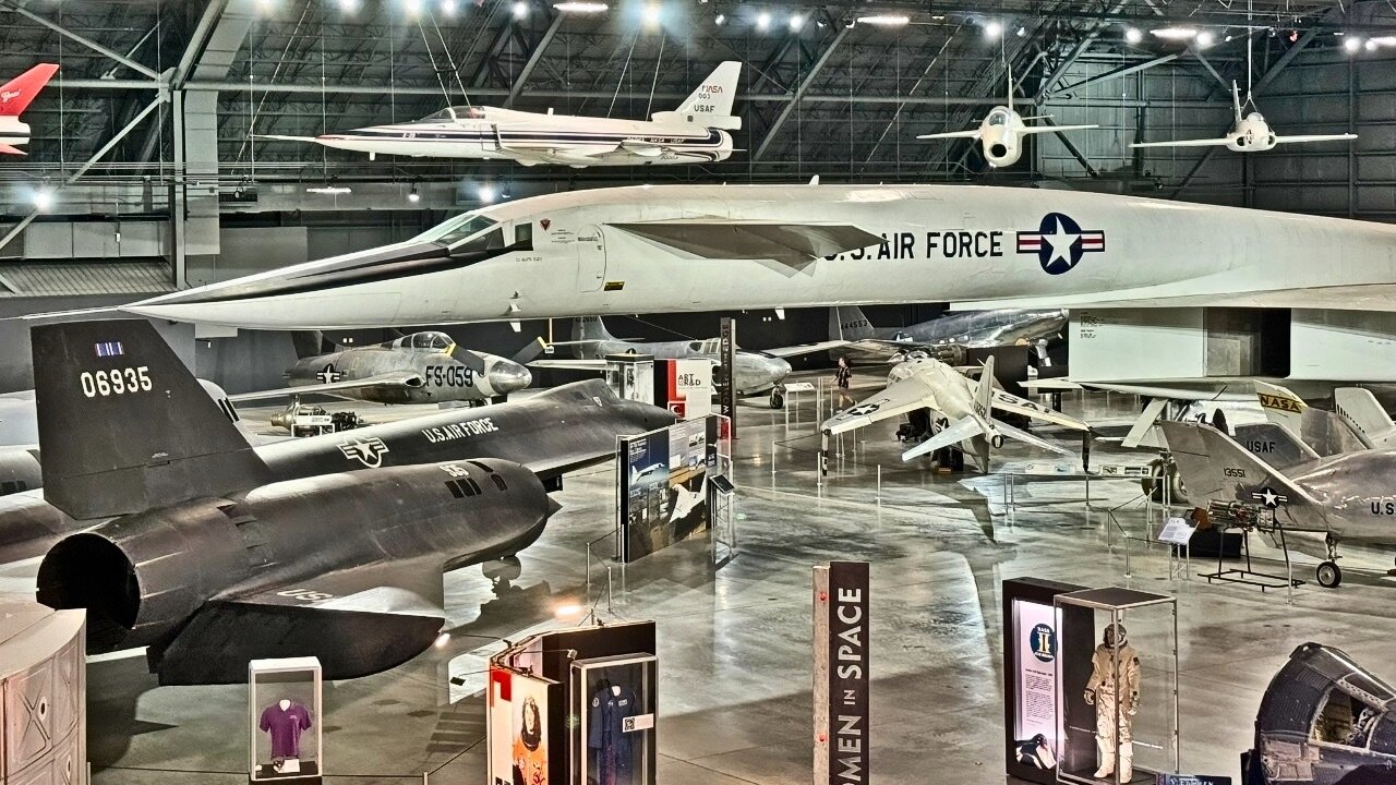پدرخوانده B-۲ و قربانی عصر موشک‌ها؛ تنها مخزن سوخت این بمب‌افکن، به اندازه یک هواپیما است!