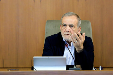 پزشکیان: تسریع در اجرای طرح‌های تولیدی و رونق بازار ضروری است