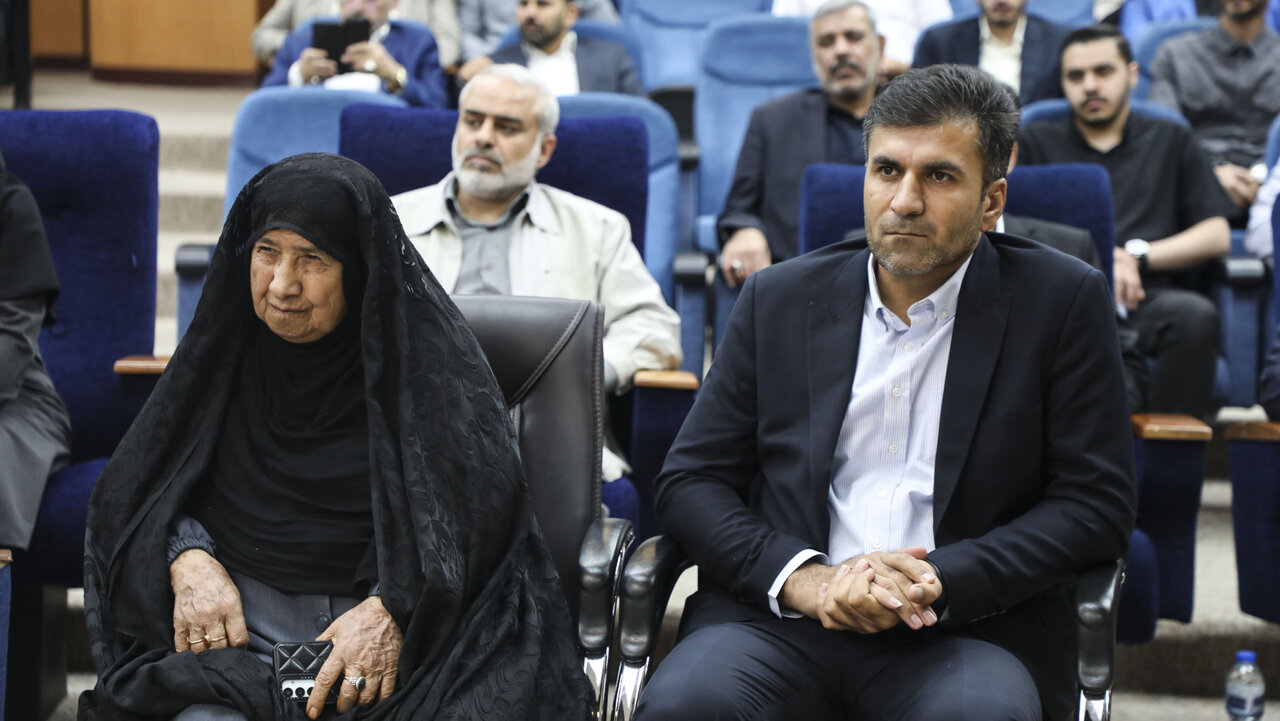 آیین استقبال و تجلیل از مدال‌آوران خوزستانی تیم ملی کشتی فرنگی با حضور مردم و مقامات استانی برگزار شد