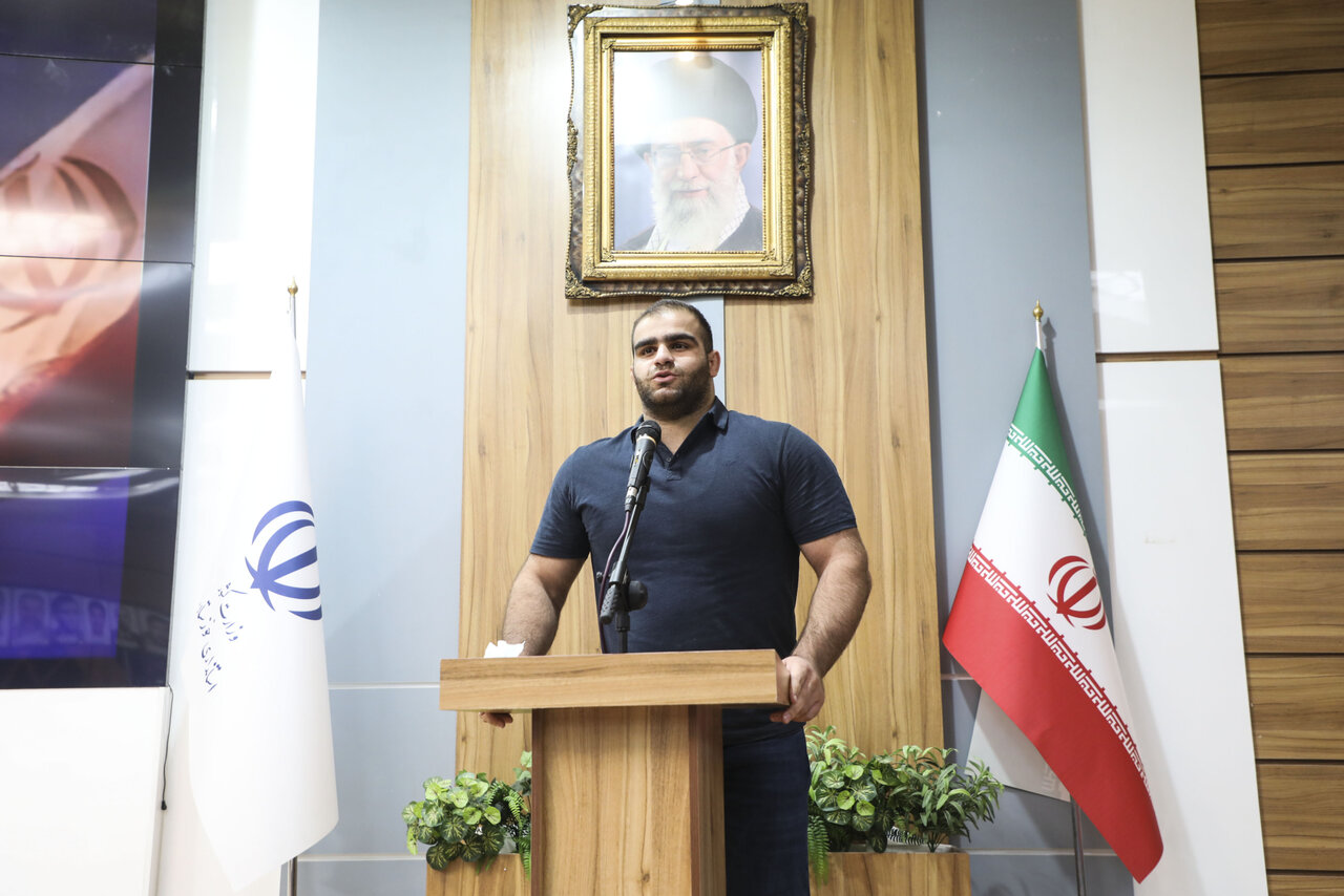 آیین استقبال و تجلیل از مدال‌آوران خوزستانی تیم ملی کشتی فرنگی با حضور مردم و مقامات استانی برگزار شد