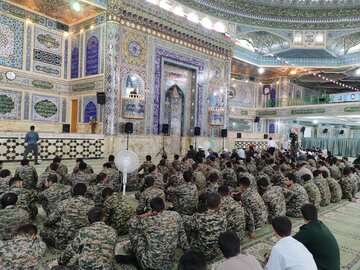 اتحاد مردم خنثی کننده توطئه‌های دشمنان بوده است