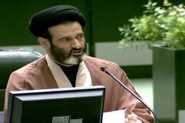 اتهام زنی و خط و نشان عجیب نماینده مجلس برای عراقچی؛ اگر وزیر خارجه پا را از گلیم خود فراتر بگذارد قطعا مجلس در قبال‌ ایشان می‌ایستد