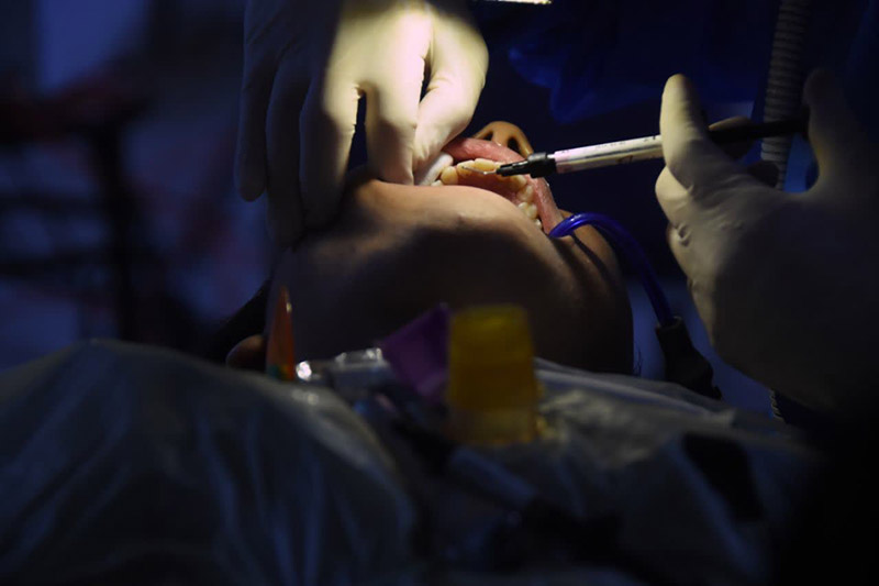 از توزیع ۶۵۰۰ بسته لوازم‌التحریر تا حضور ۷۵ دندانپزشک جهادی / دکتر عبدالملکی: «ما نوکر مردمیم، زکات علم‌مان را در اختیارشان می‌گذاریم»