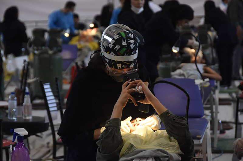 از توزیع ۶۵۰۰ بسته لوازم‌التحریر تا حضور ۷۵ دندانپزشک جهادی / دکتر عبدالملکی: «ما نوکر مردمیم، زکات علم‌مان را در اختیارشان می‌گذاریم»