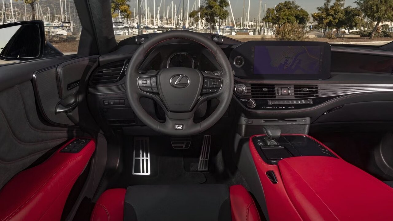 از رولزرویس تا مرسدسبنز و لکسوس | رقابت لوکسترینها برای جلب توجه