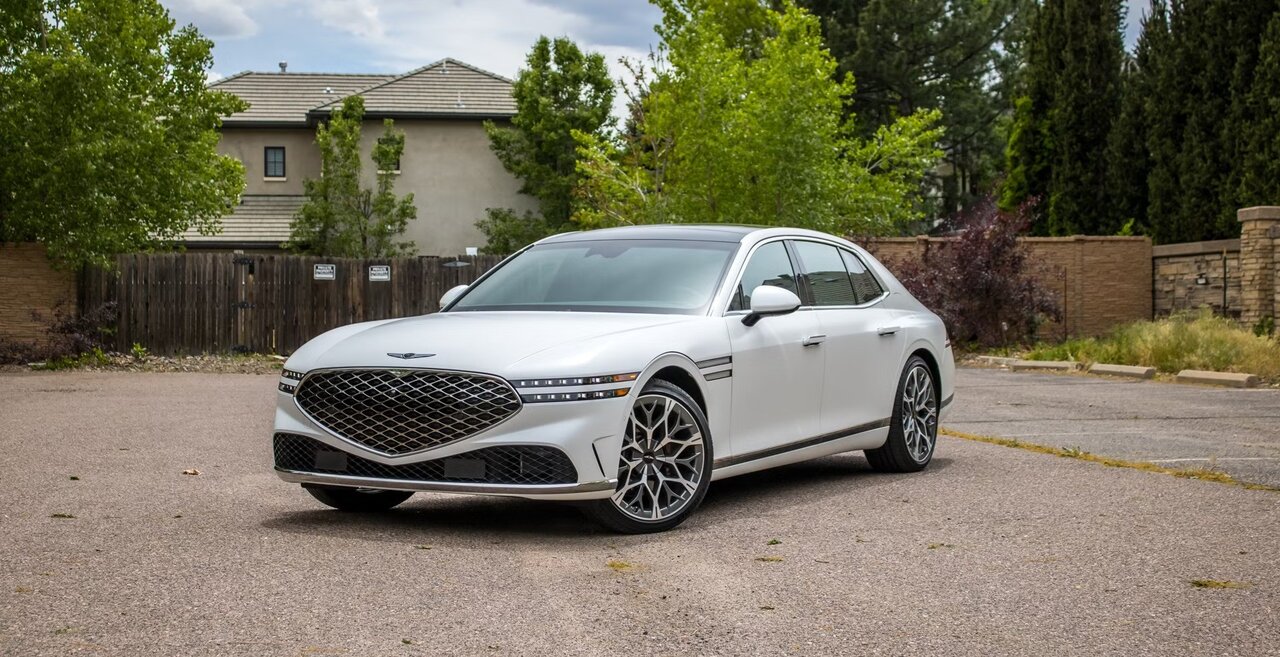 از رولزرویس تا مرسدسبنز و لکسوس | رقابت لوکسترینها برای جلب توجه