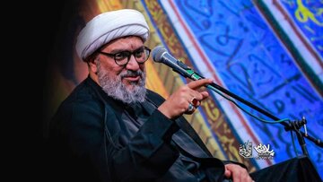 استاد حوزه علمیه: متأسفانه قدر شبهای جمعه را نمی دانیم/ در روز قیامت پرونده شبهای جمعه باز میکنند و خوش به حال کسی که از این شب بهره برده است