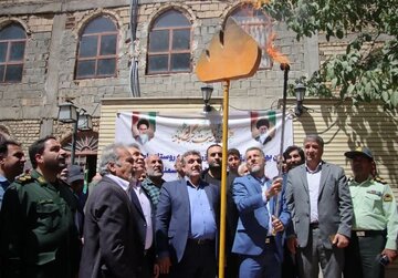 افتتاح واحد تولید فرآورده‌های نفتی در آرادان