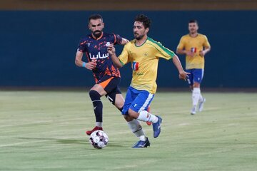 بازی دو تیم صنعت نفت آبادان و سایپا تهران