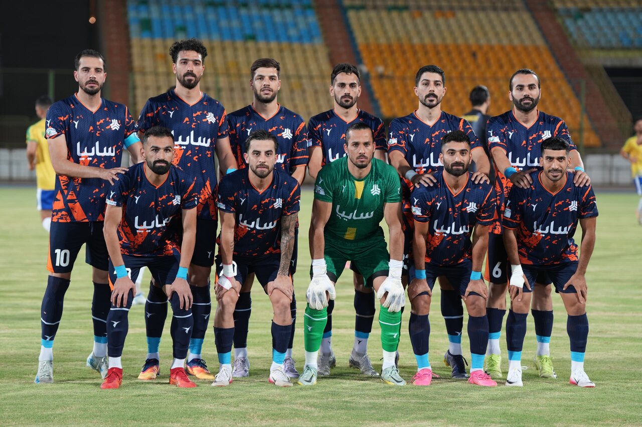 بازی دو تیم صنعت نفت آبادان و سایپا تهران