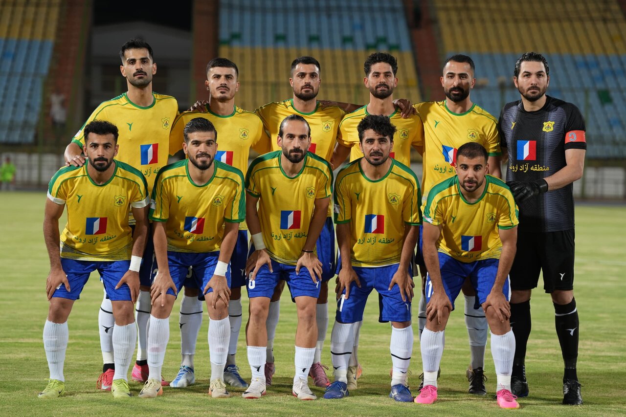 بازی دو تیم صنعت نفت آبادان و سایپا تهران