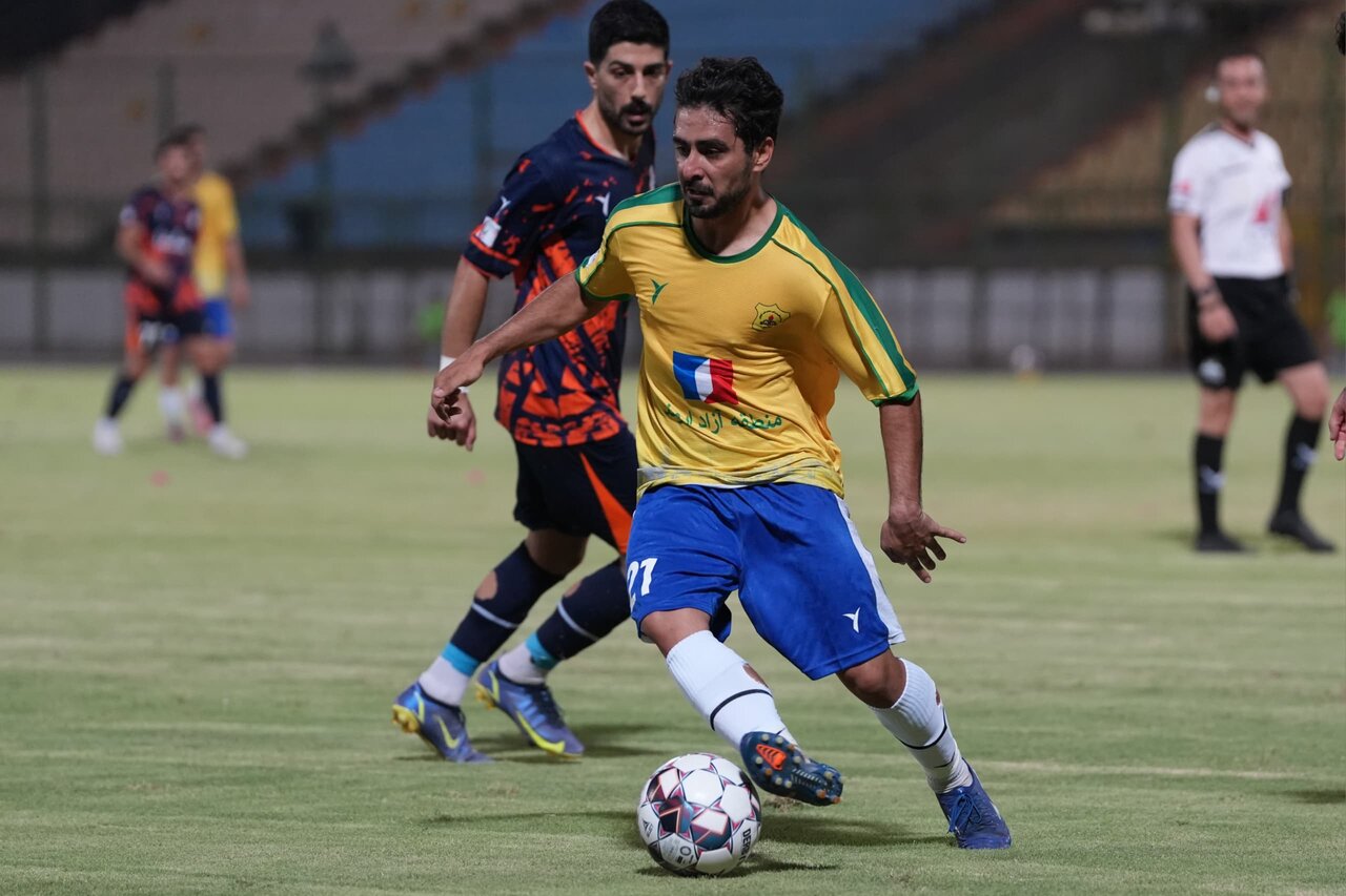 بازی دو تیم صنعت نفت آبادان و سایپا تهران