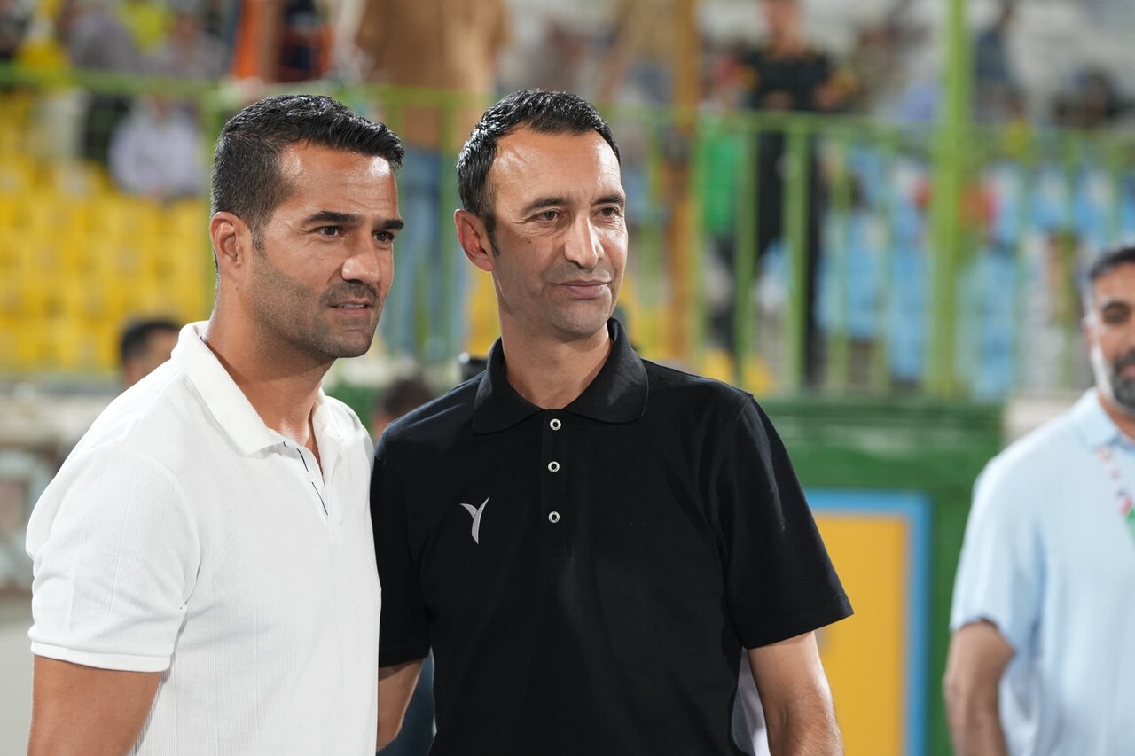 بازی دو تیم صنعت نفت آبادان و سایپا تهران