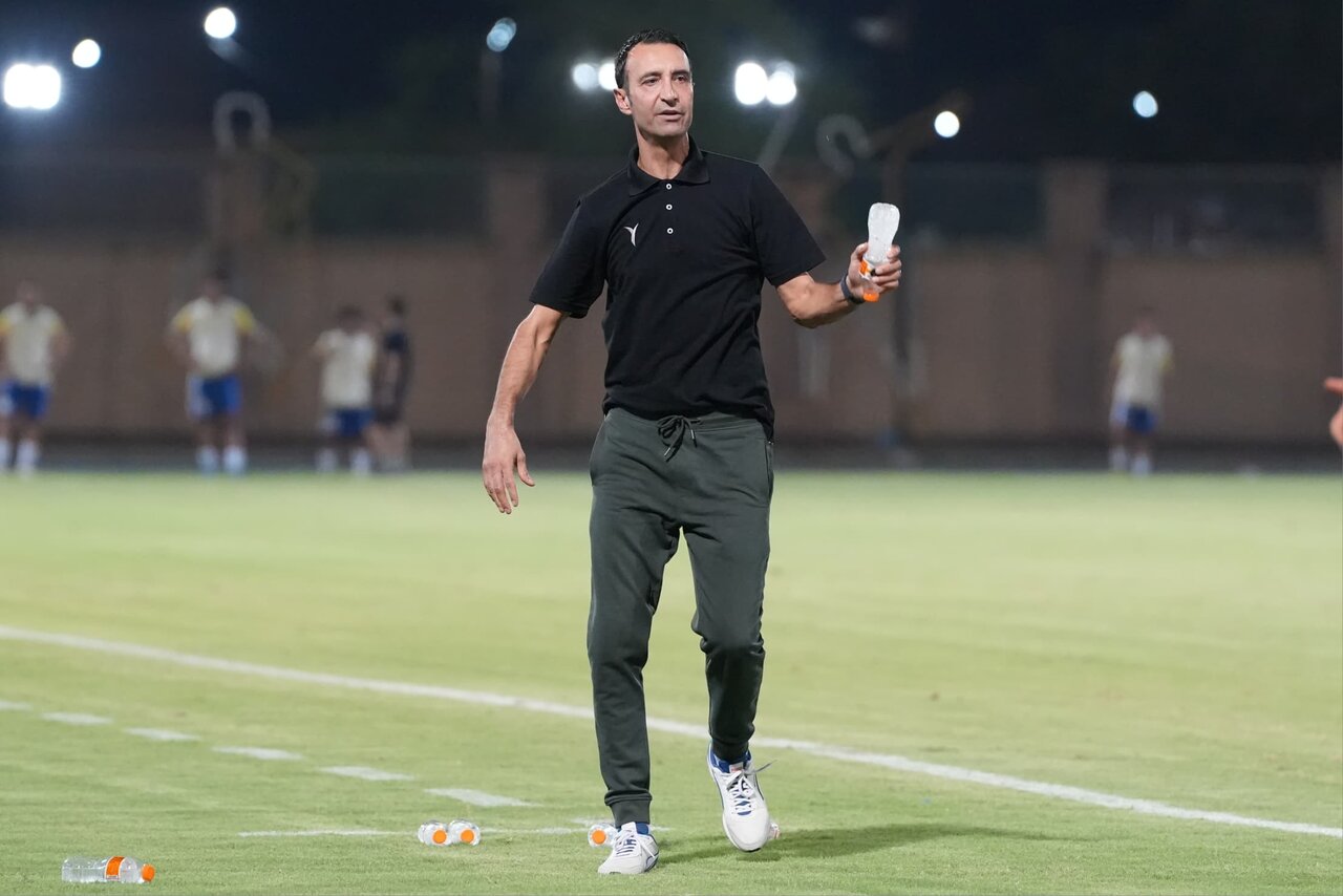 بازی دو تیم صنعت نفت آبادان و سایپا تهران