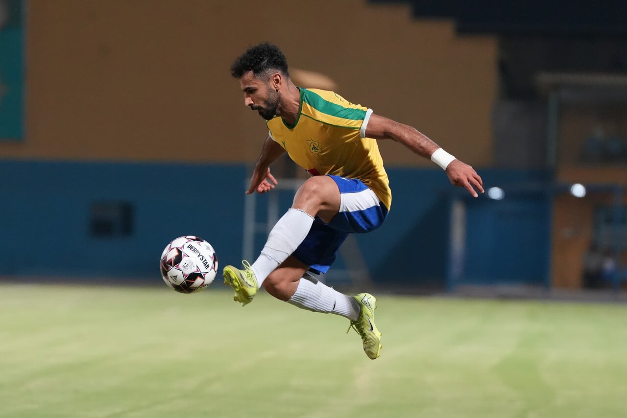 بازی دو تیم صنعت نفت آبادان و سایپا تهران