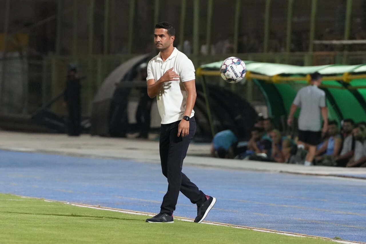 بازی دو تیم صنعت نفت آبادان و سایپا تهران