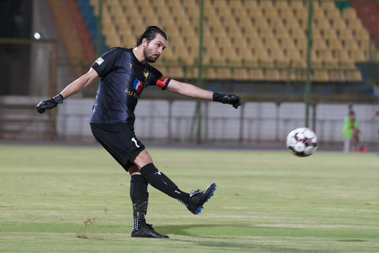 بازی دو تیم صنعت نفت آبادان و سایپا تهران