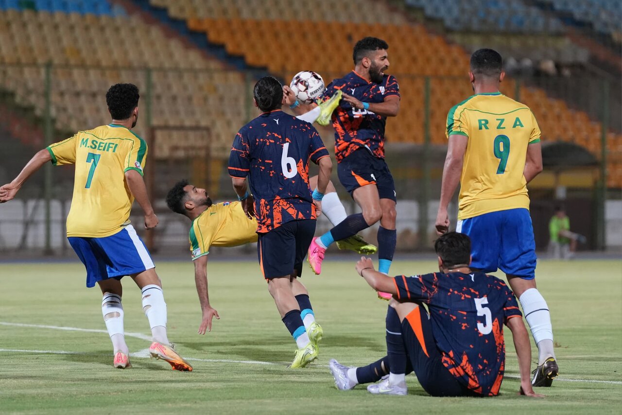 بازی دو تیم صنعت نفت آبادان و سایپا تهران