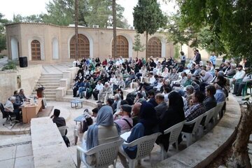 بررسی اشعار ارفع کرمانی در نشست تخصصی عصر ادبیات کرمان