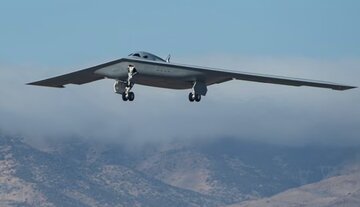 بمبافکن B-۲۱ مسلح شد