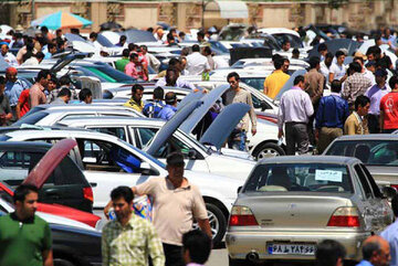 بی تفاوتی بازار خودرو به افزایش نرخ ارز / مهمترین ویژگی بازار فعلی «رکود تورمی» است