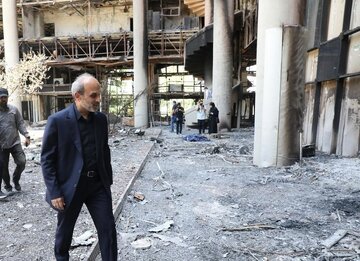 تذکر پیمان جبلی به یک چهره تندرو پس از توهین به حسن روحانی در صدا و سیما/ کنایه رئیس سازمان به ادعای کواکبیان درباره کاترین شکدم