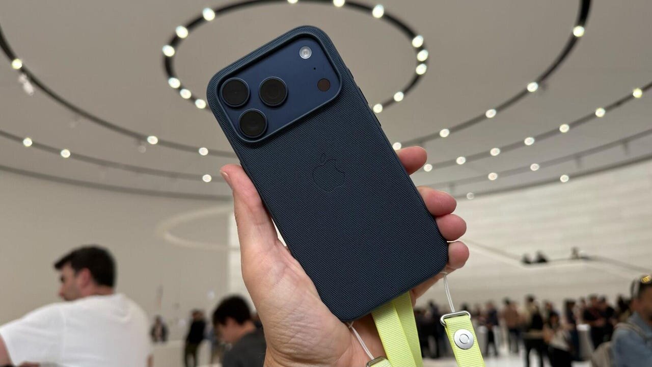 «تقاضای غیرمنتظره» برای آیفون ۱۷/ اپل تغییر برنامه داد