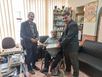 تقدیر از مدیر آموزشگاه سینمایی آستاره فارسان در روز ملی سینما