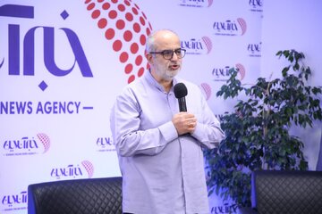 حسام الدین آشنا: «شمخانی» قصه‌ای درباره ترور خود برای ملت تعریف کرد که چون هیچ نسبتی با واقعیت ندارد/ نمی‌توان توقع داشت که مردم باور کنند