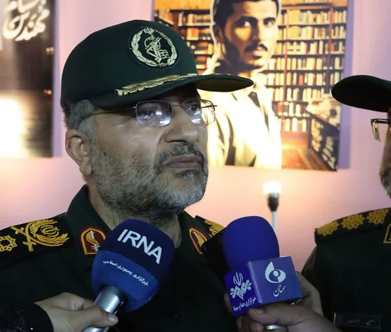 حضور سردار  غلامرضا سلیمانی در شب روایت فتح با  روایتگری نوجوانان و نمایشگاه‌های فرهنگی در فضایی معنوی و پرشور/ ایران پرچمدار صلح، آزادی و مقاومت است